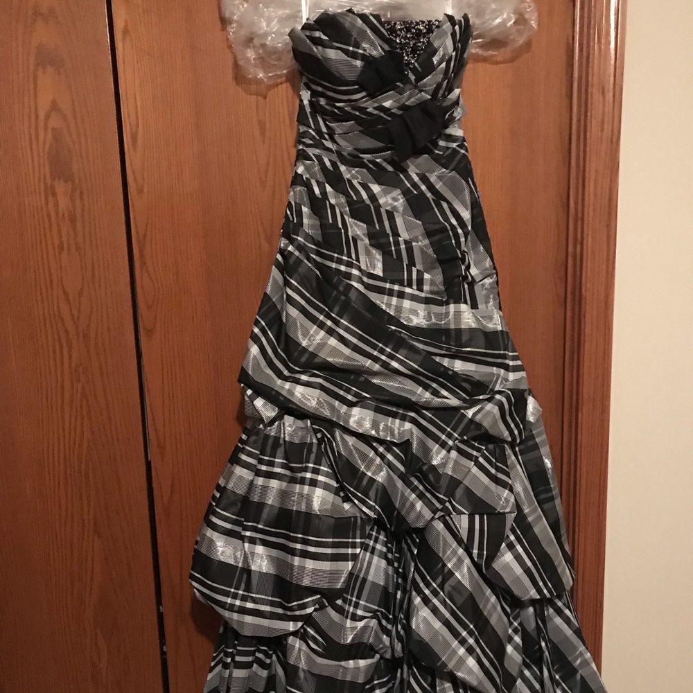 Prom Dress - Picture 2 of 7